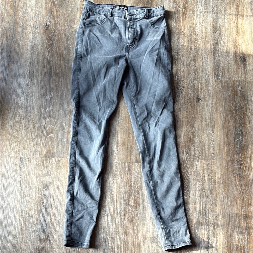 Gray High-Waisted Jeans